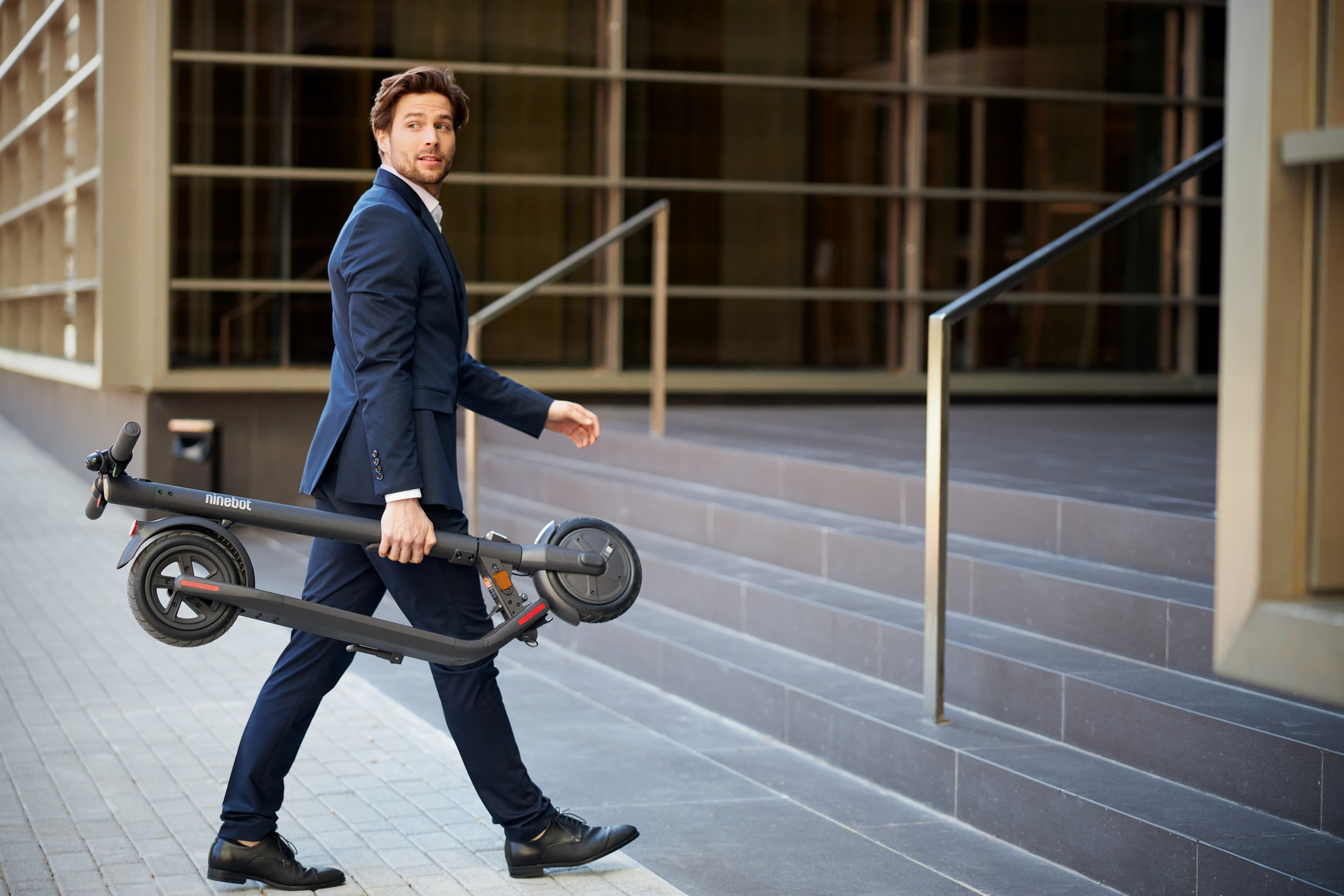 E22E_ Lifestyle_Business_Man2-2140_2140_72